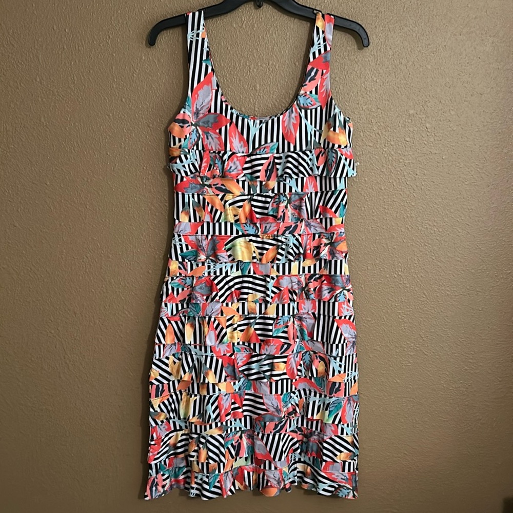 Sleeveless dress bright color